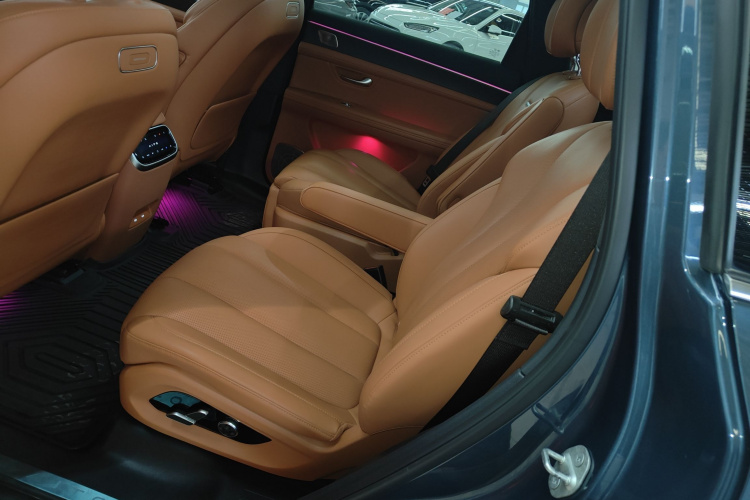 鸿蒙智行 问界M7 2024款 1.5T 智驾四驱Ultra版 6座中控内饰7004