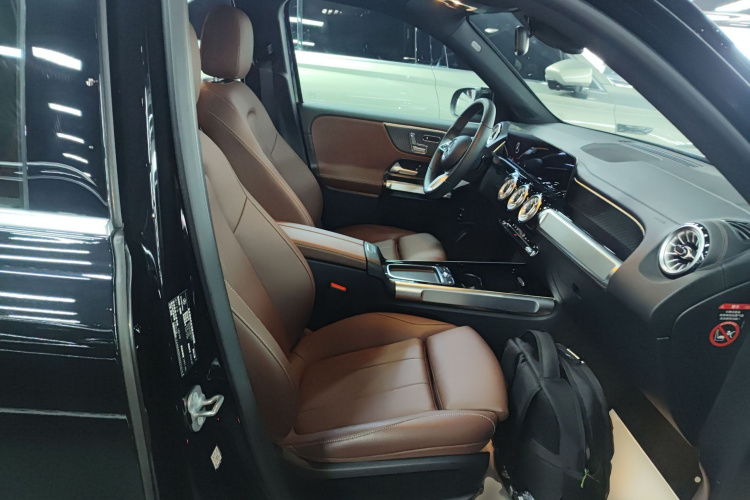 奔驰GLB 2024款 改款 GLB 220 时尚型局部细节41