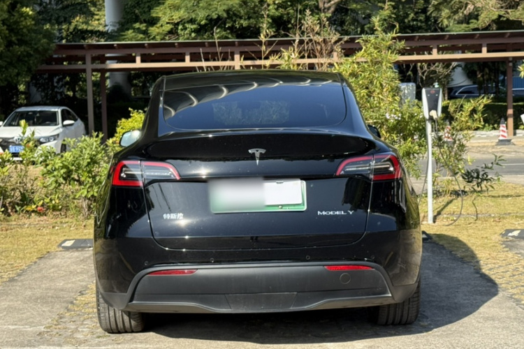 特斯拉 Model Y 2022款 后轮驱动版车身外观6004
