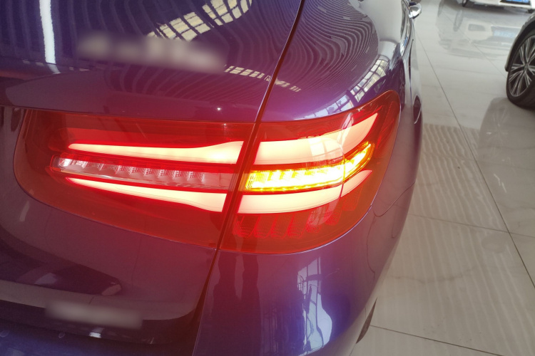 奔驰GLC 2016款 GLC 300 4MATIC 动感型车身外观9