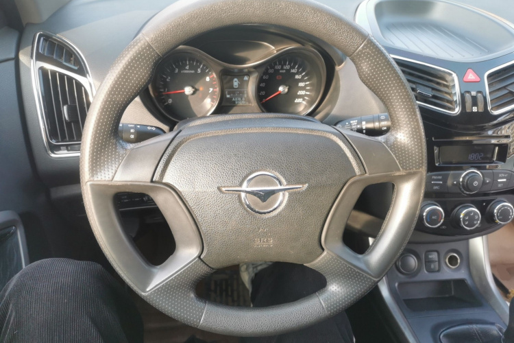 海马S5 2015款 1.6L 手动舒适型中控内饰13