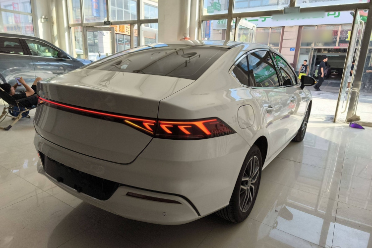 比亚迪 秦PLUS 2023款 冠军版 DM-i 120KM领先型车身外观7