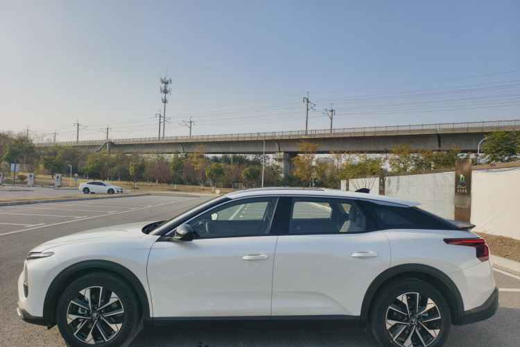 雪铁龙 凡尔赛C5 X 2023款 1.6T 享不凡车身外观6007