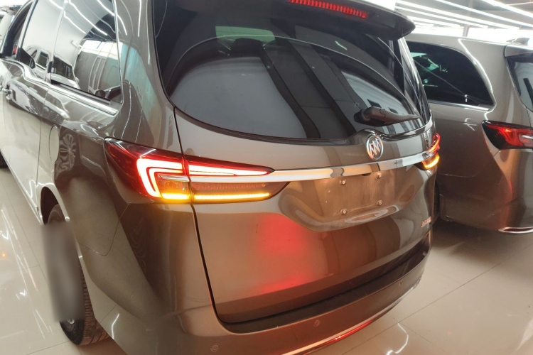 别克GL8 2022款 陆上公务舱 652T 豪华型车身外观6