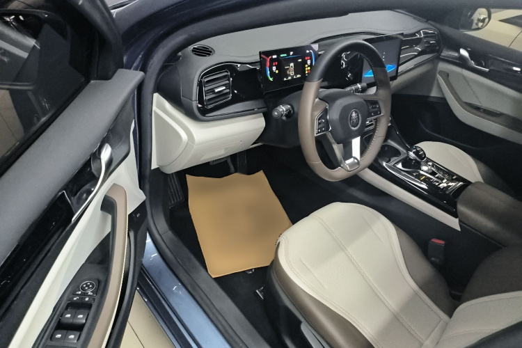 比亚迪 秦PLUS 2024款 荣耀版 DM-i 55KM领先型中控内饰20