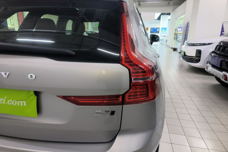 沃尔沃XC60 2024款 B5 四驱智逸豪华版车身外观9