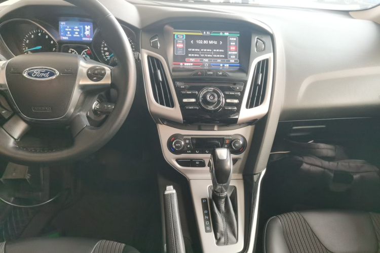 福特 福克斯 2012款 两厢 2.0L 自动豪华运动型局部细节16