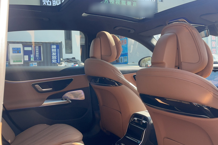 奔驰E级 2024款 改款 E 260 L中控内饰7015
