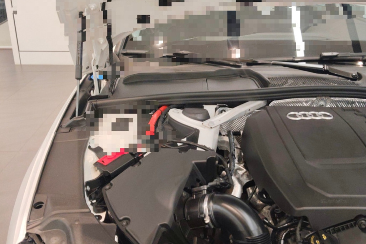 奥迪A4L 2023款 40 TFSI 时尚动感型机舱底盘25