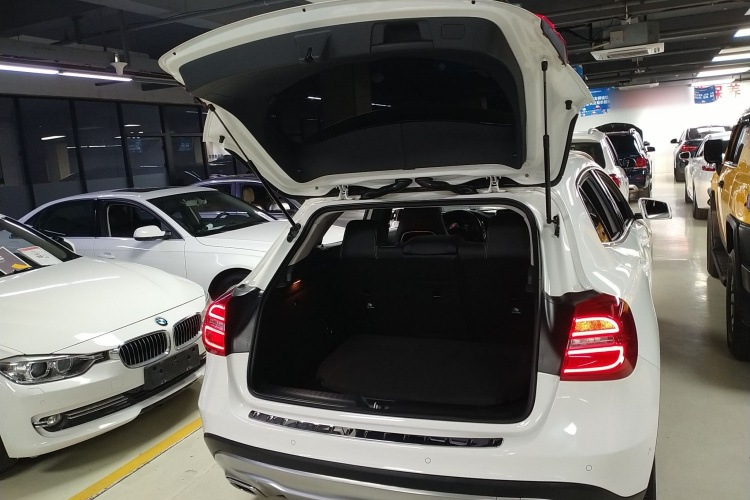 奔驰GLA 2016款 GLA 220 4MATIC 时尚型机舱底盘23