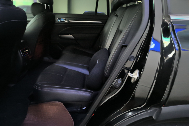 广汽传祺 传祺GS8 2021款 390T 两驱暗夜骑士版中控内饰7004