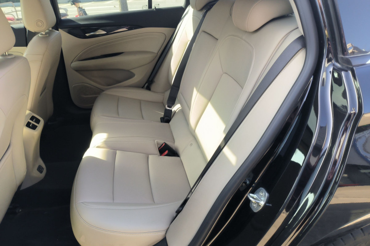 别克 君威 2021款 552T 精英型中控内饰21