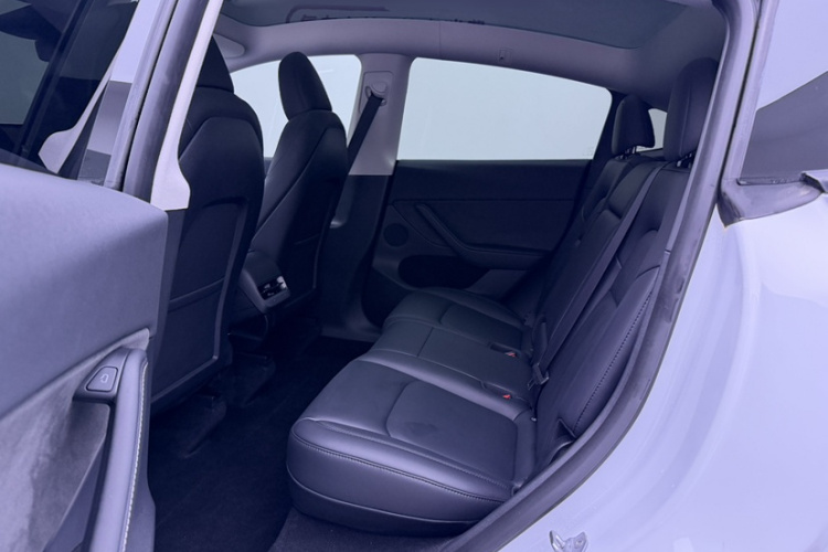 特斯拉 Model Y 2024款 后轮驱动版中控内饰7002