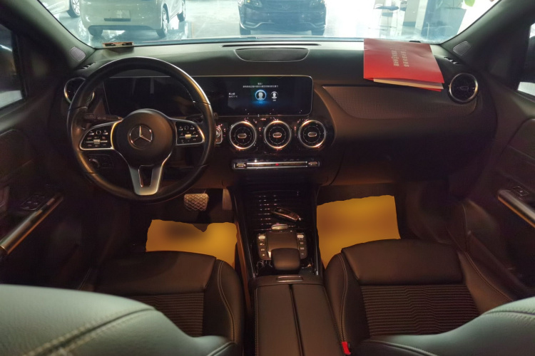 奔驰B级 2020款 B 180中控内饰12