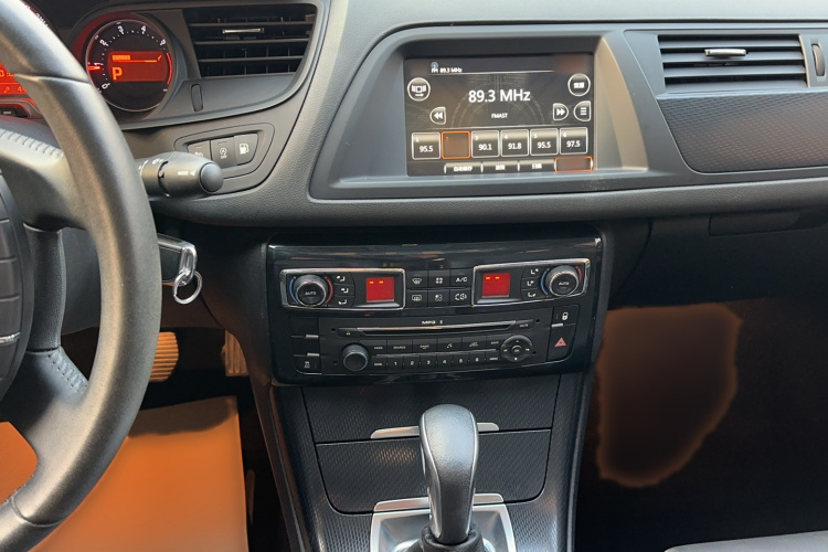 雪铁龙C5 2014款 1.6T 自动尊贵型局部细节16