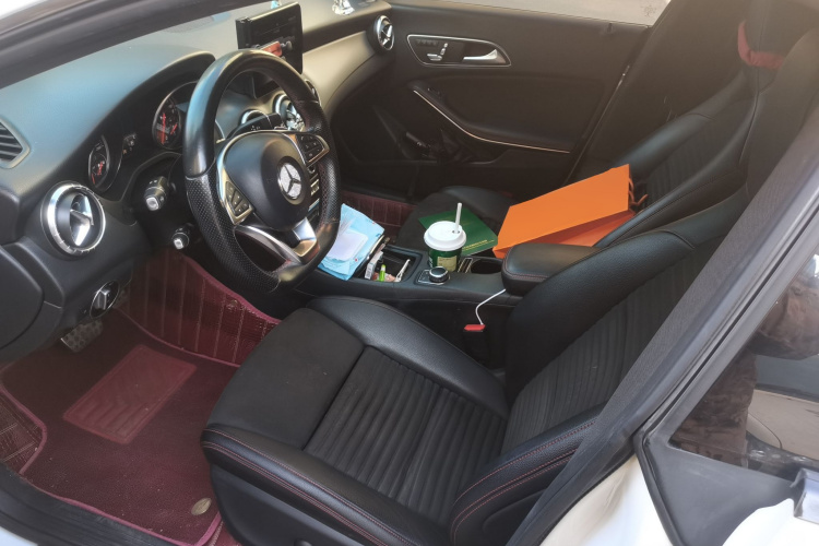 奔驰CLA 2017款 CLA 220 4MATIC中控内饰19