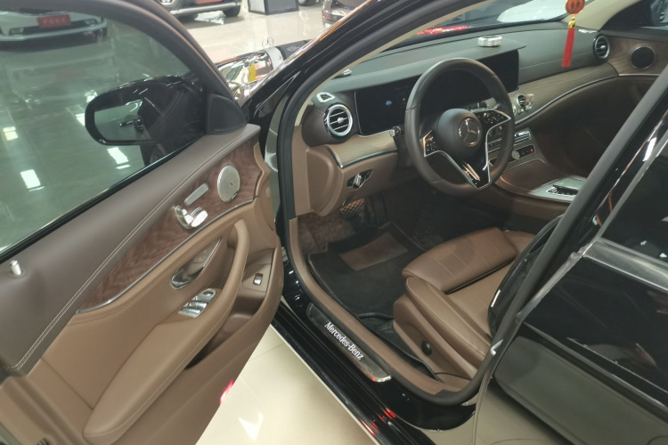 奔驰E级 2022款 E 260 L中控内饰20