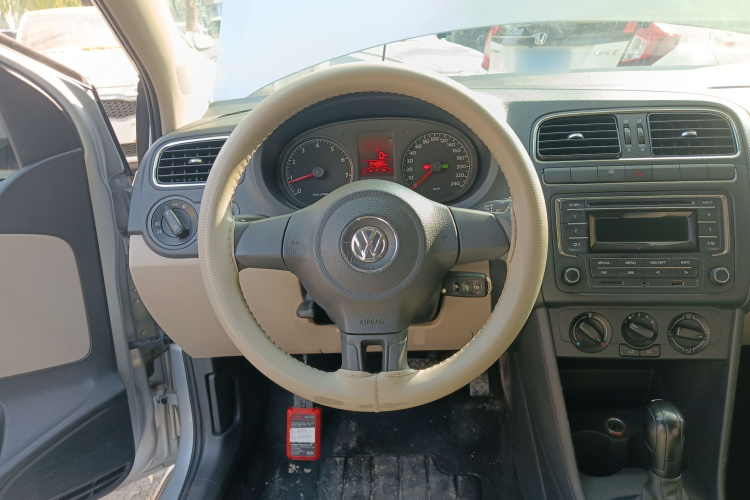 大众 Polo 2013款 1.4L 自动舒适版中控内饰13