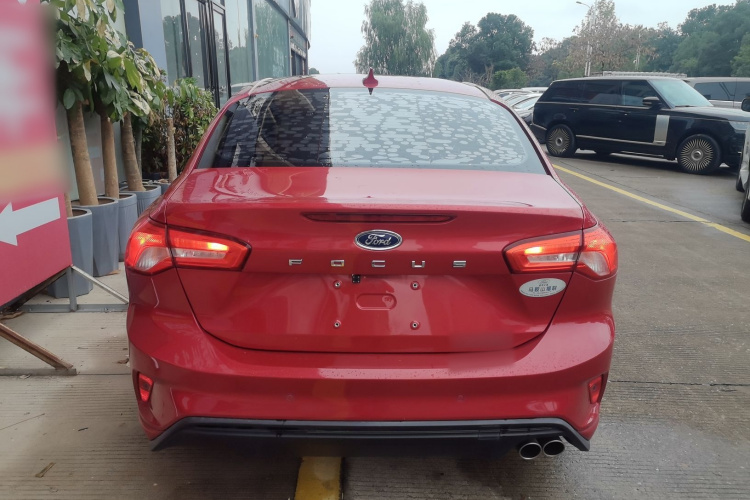 福特 福克斯 2020款 三厢 1.5L 自动锋跃型车身外观6