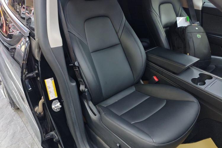 特斯拉 Model Y 2021款 标准续航后驱版局部细节41