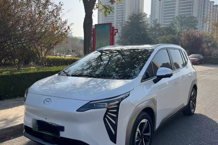 埃安 AION Y 2023款 Younger 星耀版车身外观1