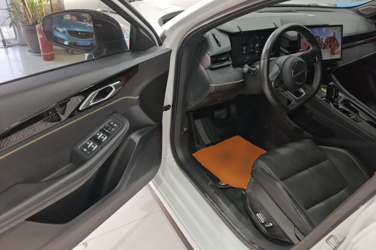 领克03 2023款 1.5TD DCT劲Pro中控内饰20