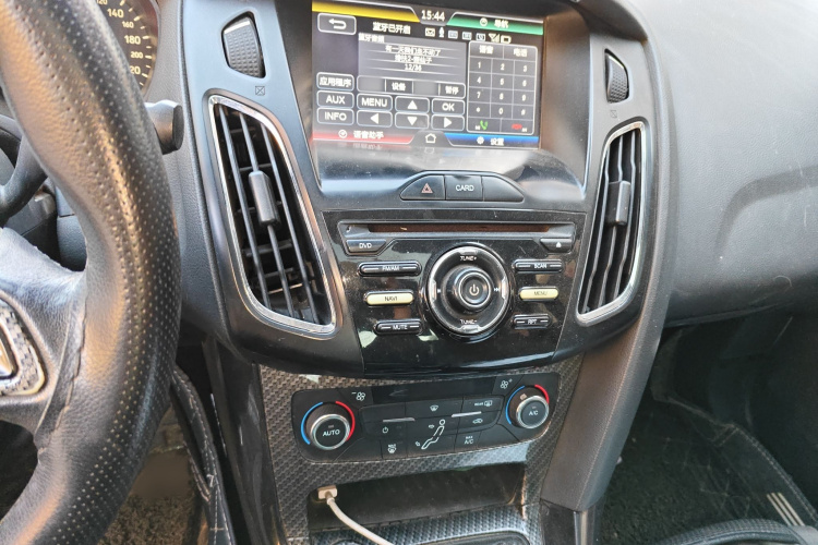 福特 福克斯 2015款 三厢 EcoBoost 125 手动超能风尚型局部细节16