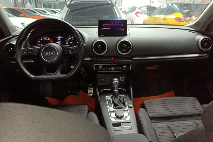 奥迪A3 2017款 Sportback 35 TFSI 运动型中控内饰7002