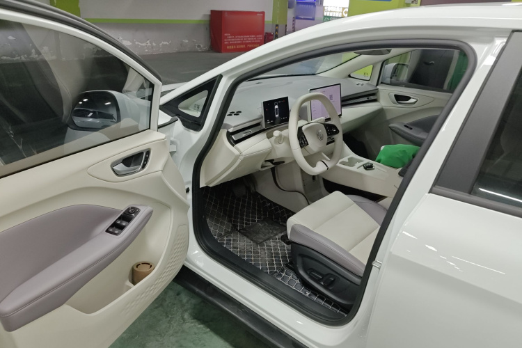 名爵 MG4 EV 2026款 437 从容版中控内饰20