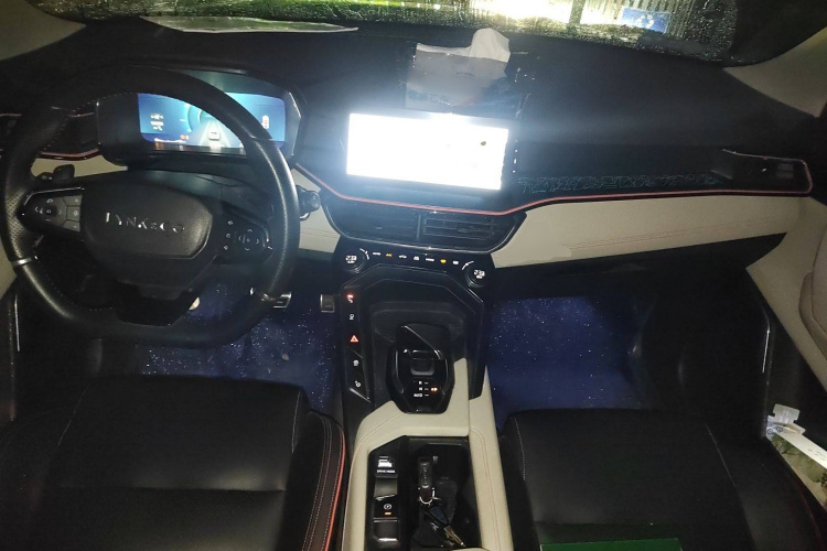 领克06 2020款 1.5T 耀Halo中控内饰12