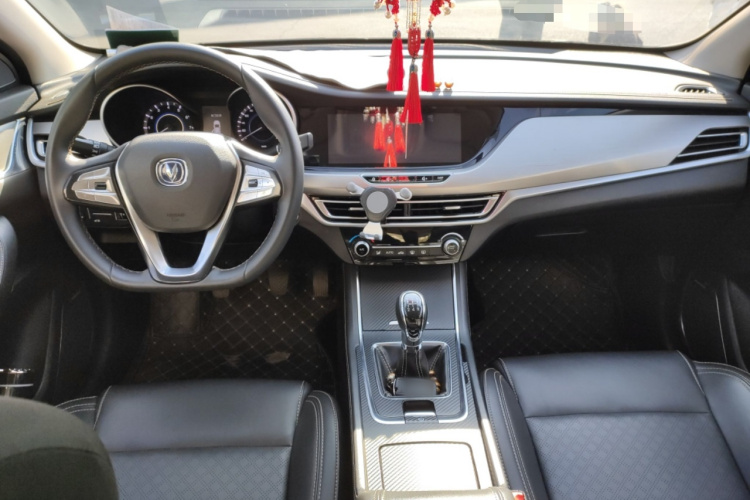 长安 逸动 2018款 高能版 1.6L GDI 手动先锋型 国V中控内饰12