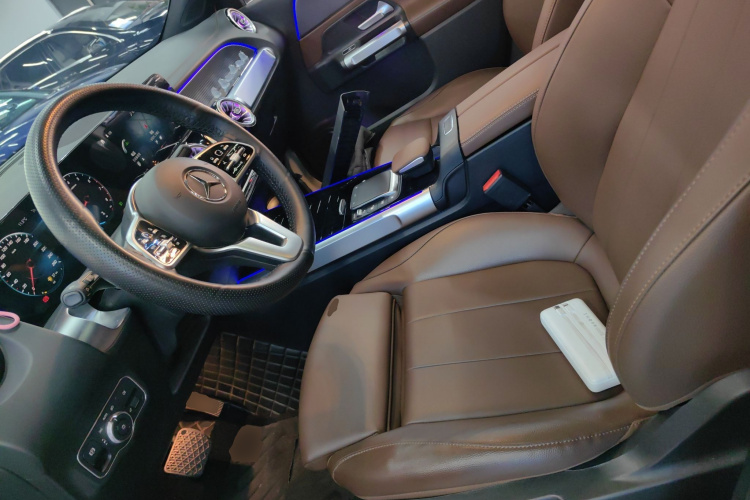 奔驰GLB 2022款 GLB 220 动感型中控内饰19