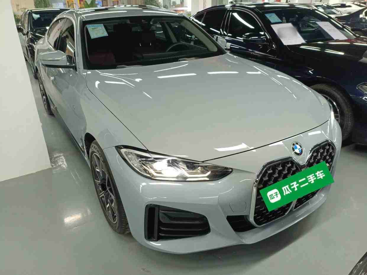 车辆右前45度外观展示