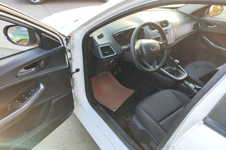 福特 福睿斯 2019款 改款 1.5L 手动质享型 国VI中控内饰20