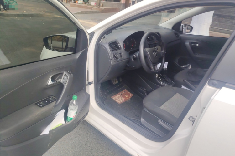 大众 Polo 2016款 1.4L 自动风尚型中控内饰20