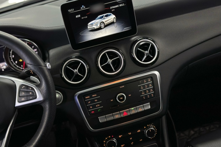 奔驰GLA 2019款 GLA 200 时尚型中控内饰7012