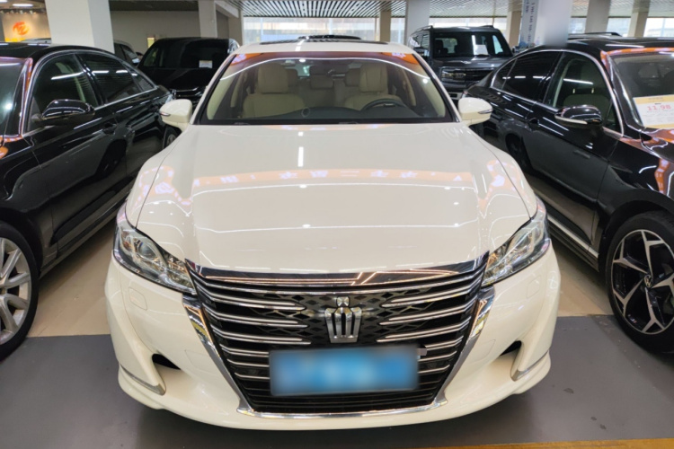 丰田 皇冠 2015款 2.5L 智享版车身外观2