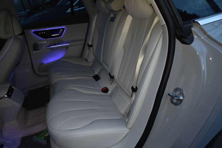 奔驰EQE 2022款 350 豪华版中控内饰21