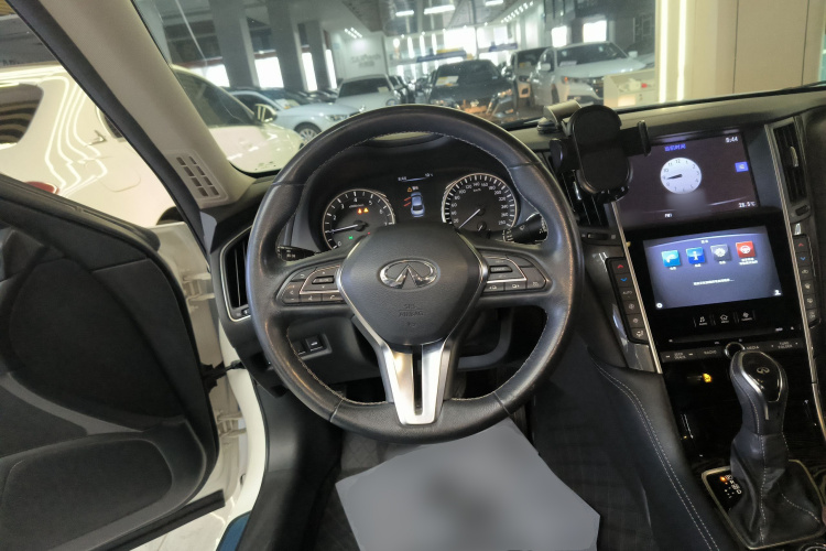 英菲尼迪Q50L 2018款 2.0T 舒适版 国VI中控内饰13
