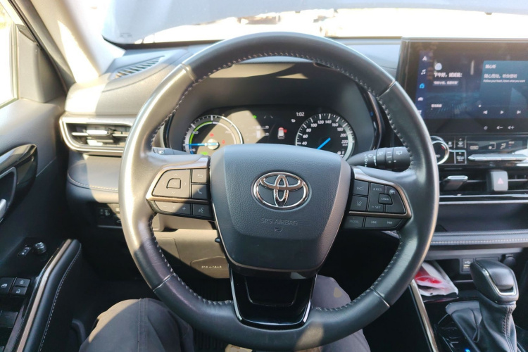 丰田 汉兰达 2023款 2.5L智能电混双擎四驱骑士版 7座中控内饰13