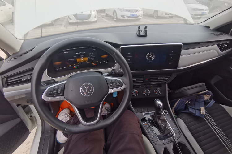 大众 宝来 2024款 200TSI DSG畅行版中控内饰12