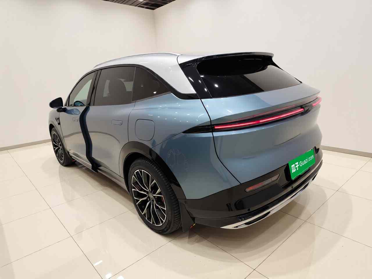 极氪7X 2025款 75kWh 后驱智驾版(3)