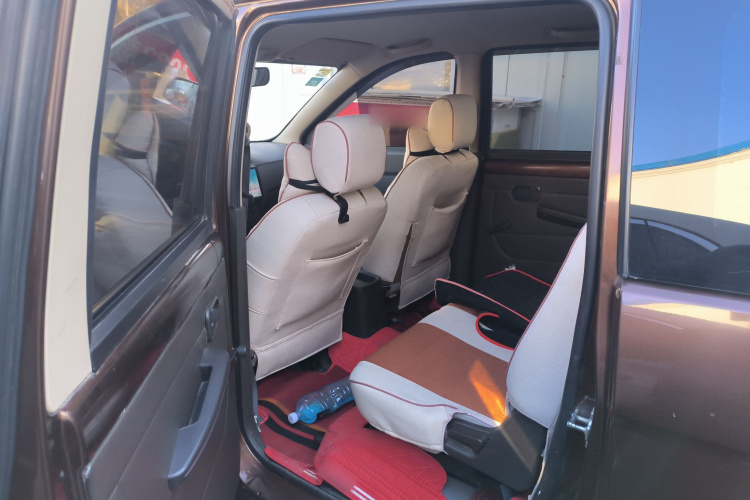 五菱汽车 五菱宏光 2015款 1.5L S 基本型国V中控内饰21