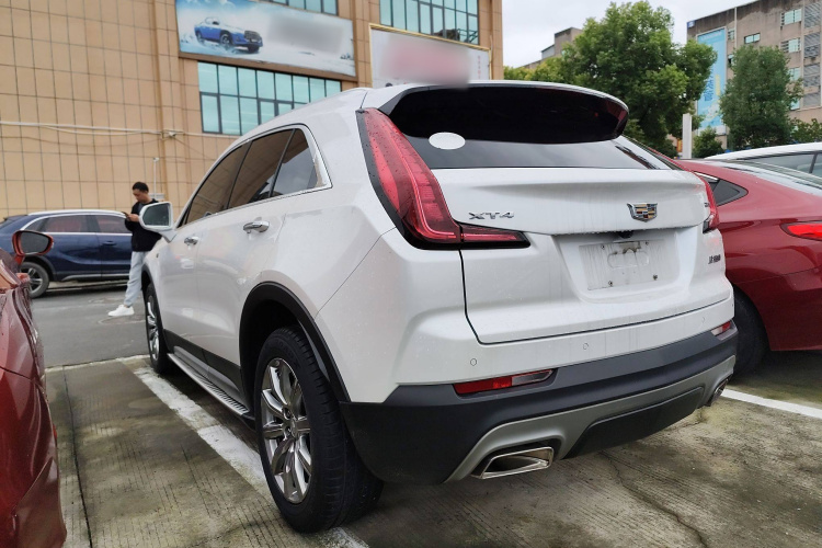 凯迪拉克XT4 2018款 28T 两驱领先型车身外观4