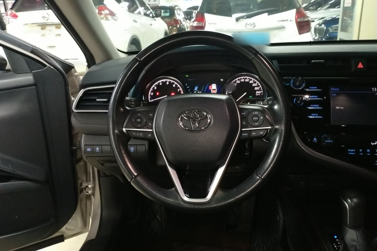 丰田 凯美瑞 2018款 2.0G 豪华版中控内饰13