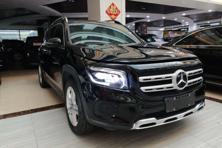 奔驰GLB 2023款 GLB 220 动感型车身外观3