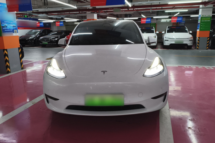 特斯拉 Model Y 2022款 Performance高性能全轮驱动版车身外观2