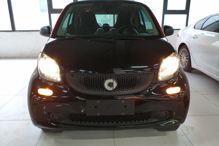 smart fortwo 2018款 1.0L 52千瓦硬顶灵动版 国V车身外观2