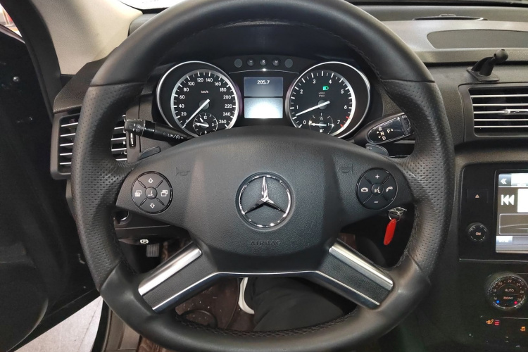 奔驰R级 2017款 R 320 4MATIC 豪华型臻藏版中控内饰13