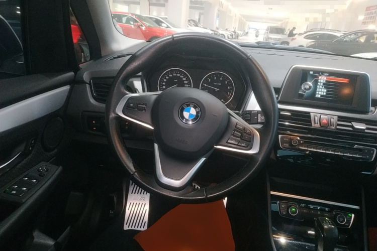 宝马2系旅行车 2016款 218i 领先型局部细节13